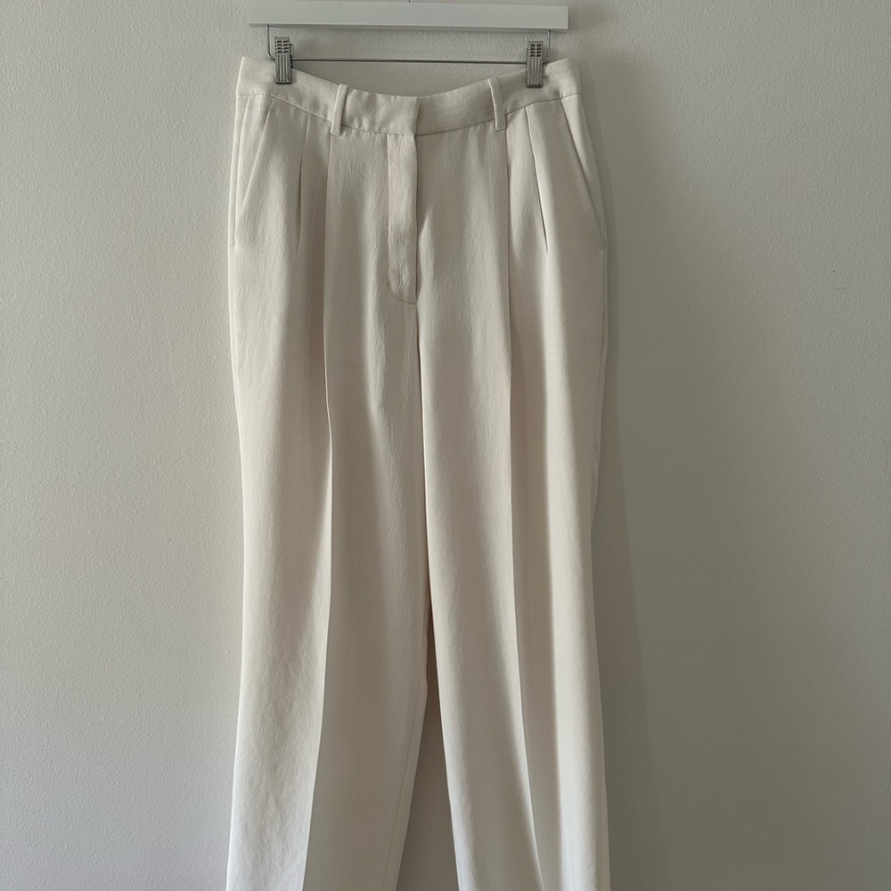 Aritzia Cream Effortless - Size 10, Curvy - Picture 3 of 6